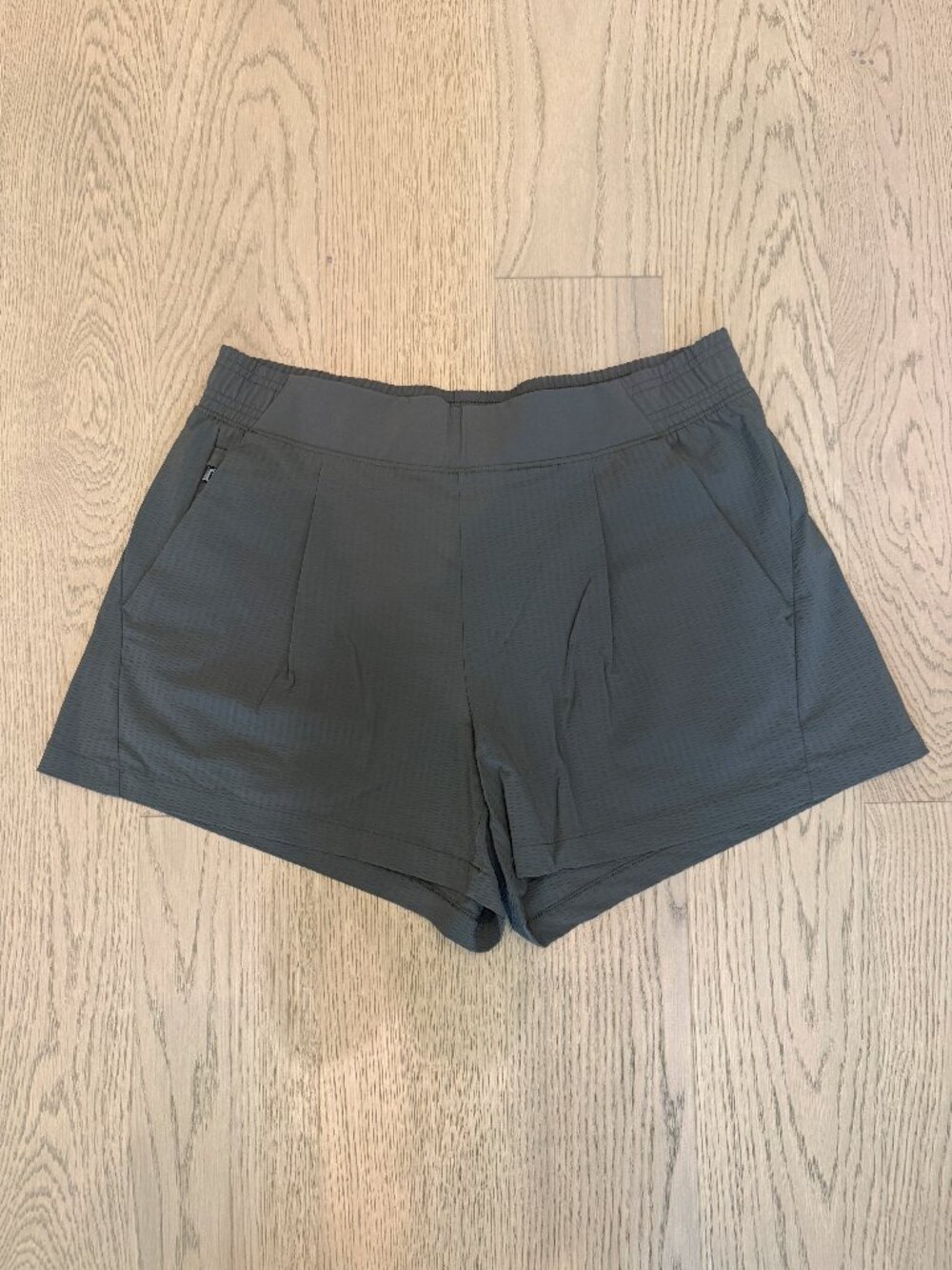 Athleta Textured Brooklyn Short | Size 10 | Olive Green | 4" Inseam | GUC